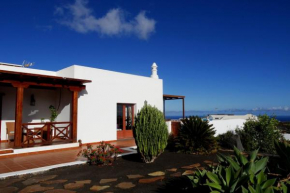  Villa El Mojón with private pool in Teguise  Пунта Дэ Мухерес